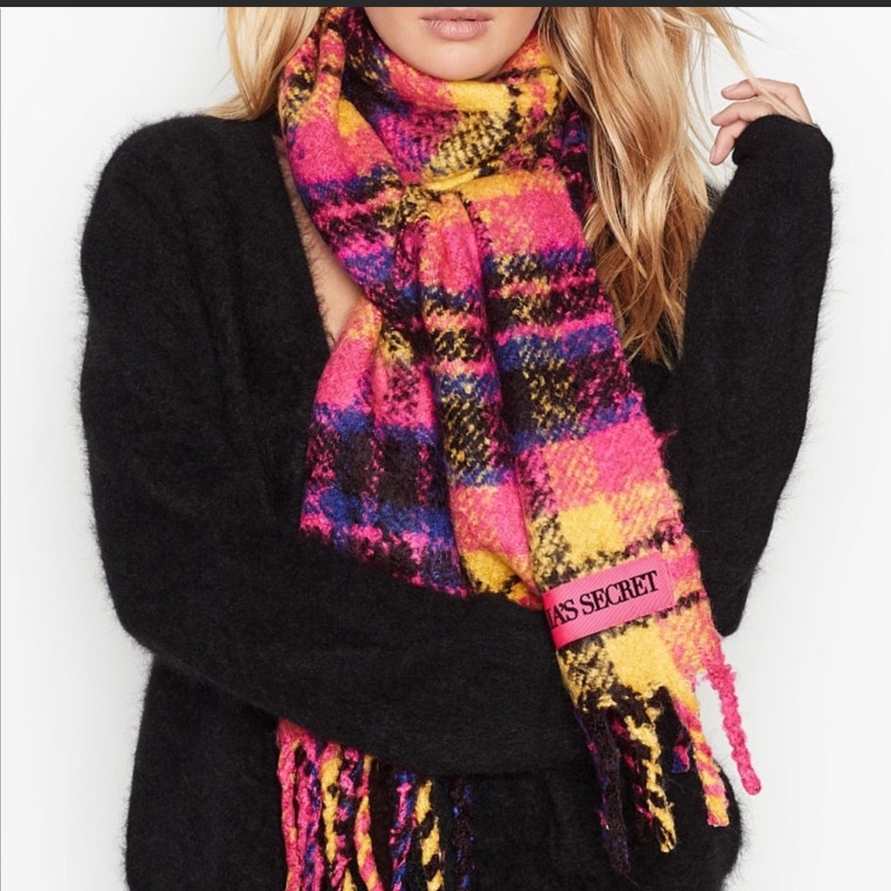 🎉🎉HP🎉🎉 Victoria's Secret scarf 🧣